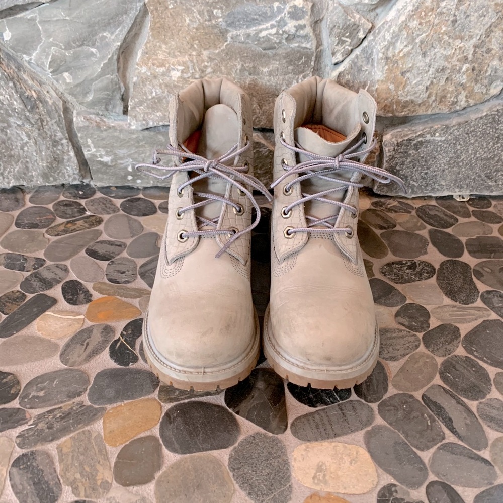 Women’s gray Timberland boots sz 7.5